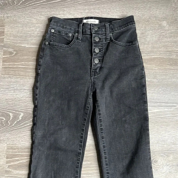 Madewell Cali Demi-Boot Jeans in Bellspring Wash: Button-Front Edition - Picture 4 of 10